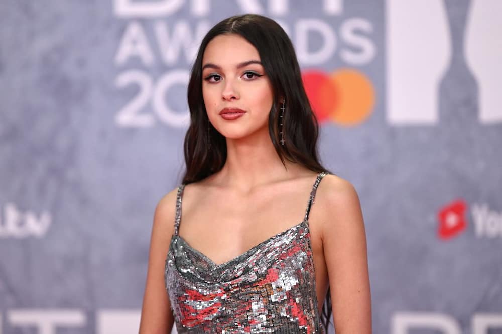 What is Olivia Rodrigo's ethnicity? Age, religion, career, merch, worth