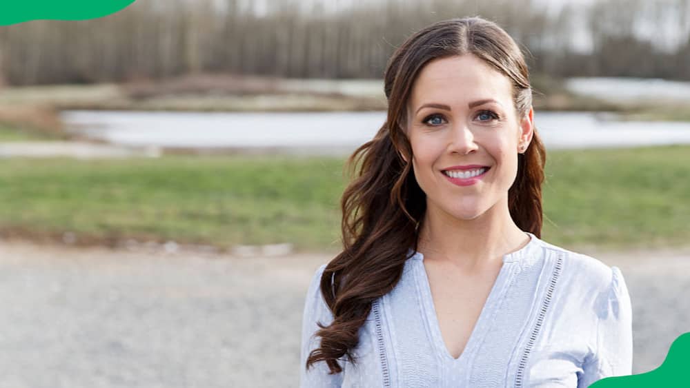 What is Erin Krakow's nationality
