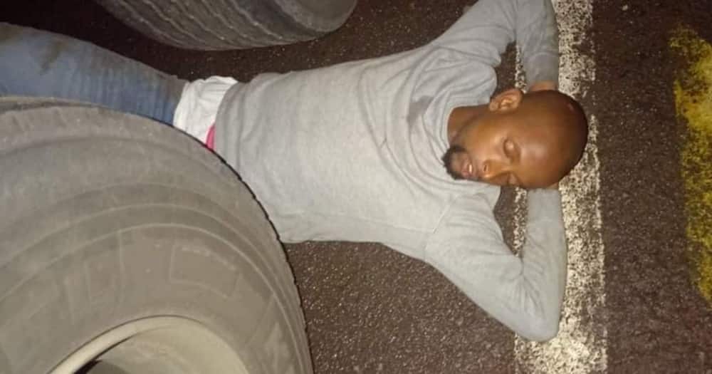 Drunk man, nap, truck, Mzansi, reactions