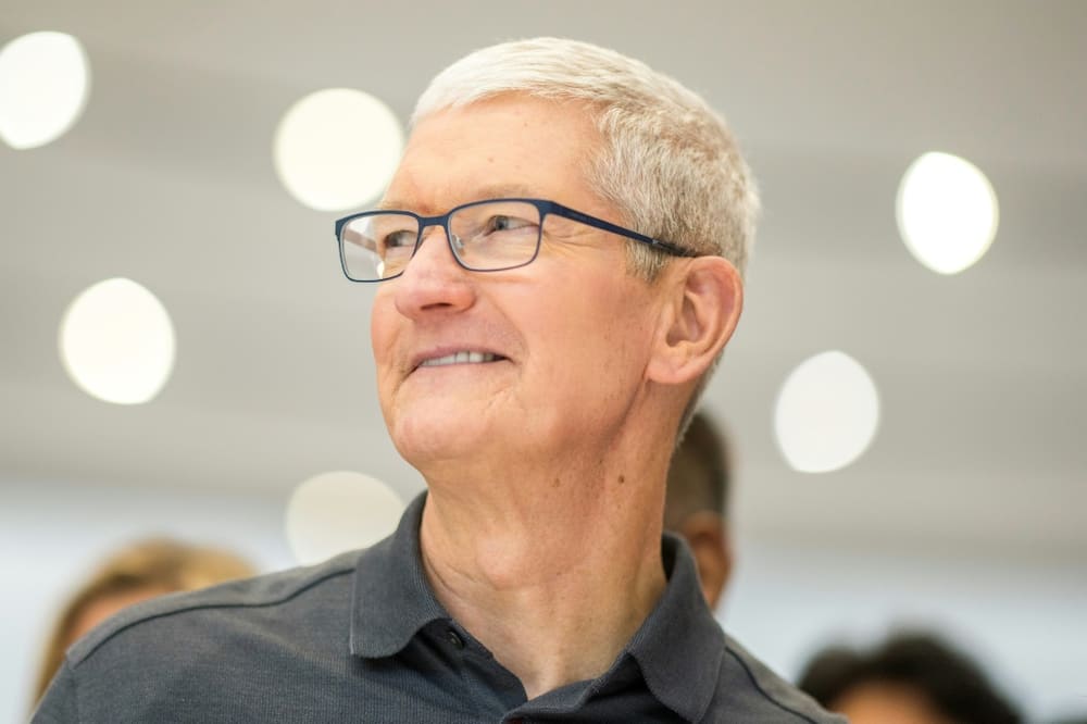 Apple Ceo Tim Cook Makes Surprise Visit To China Za