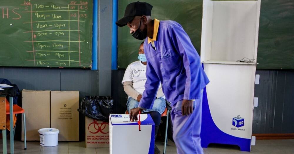 1 November, local government elections, voting, IEC, South Africa, social media