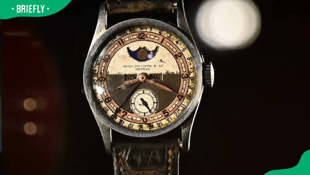 Emperor of China’s Patek Philippe Ref. 96 Quantieme Lune Timepiece watch