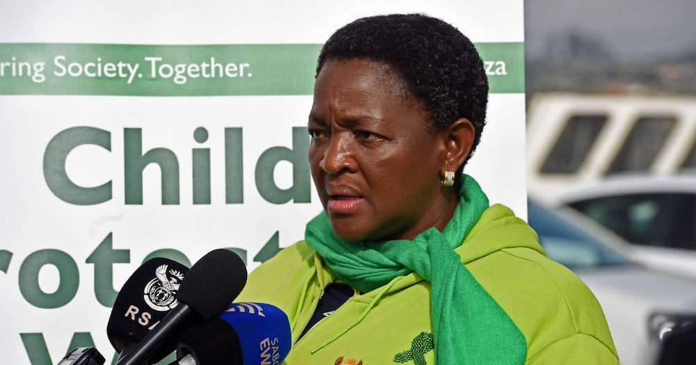 Bathabile Dlamini Ghosts Court Officials Who Are Trying Get Her to Pay Up