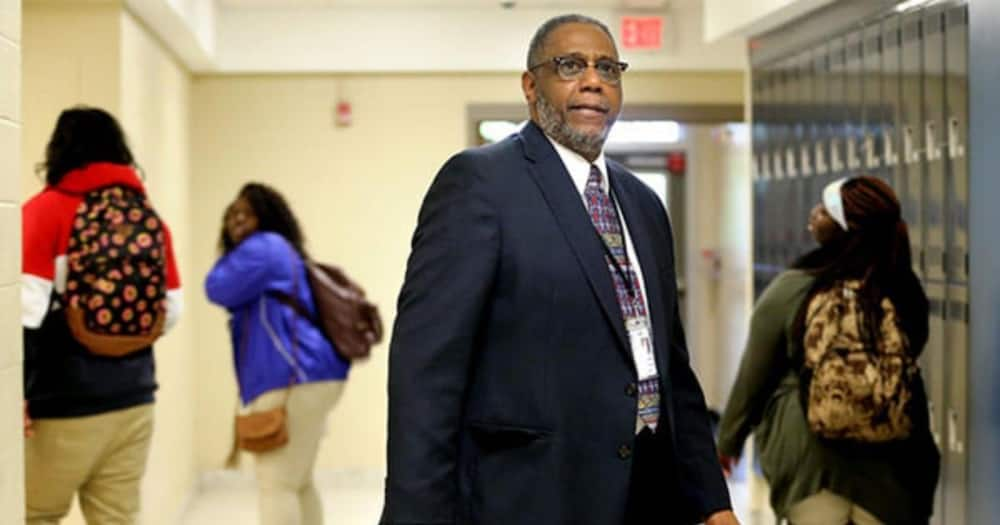 School principal, Henry Darby, North Charleston High School, American education, viral news, Walmart, two jobs, good Samaritan