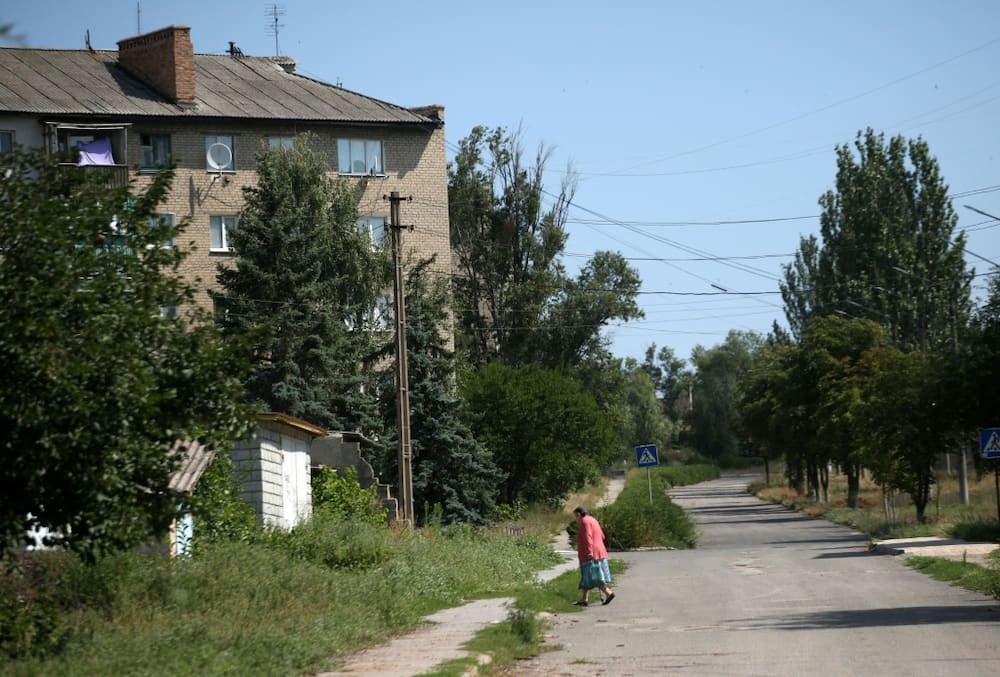 Like in all the towns on east Ukraine's front line, those who stay cannot or do not want to evacuate