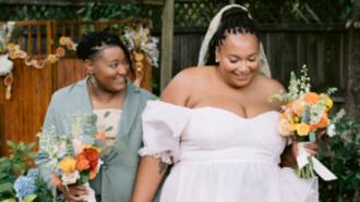 Cute couple ties the knot in their backyard, 6 pics of stunning wedding go viral as netizens react