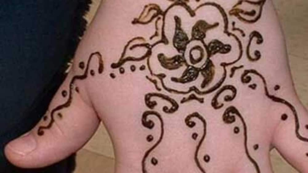 Henna pattern