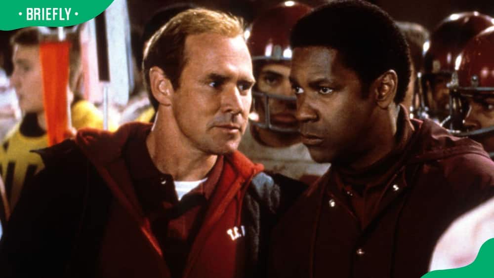 Will Patton talking to Denzel Washington in a scene from the 2000 film Remember The Titans
