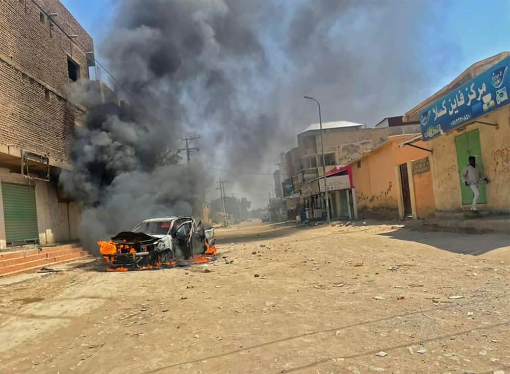 Sudan's Hawsa people have blocked roads and torched government buildings, shops and cars after a week of tribal clashes killed dozens in the country's south