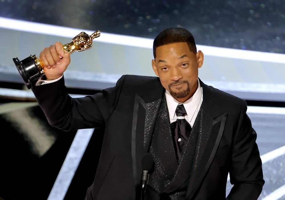 Will Smith accepts the Actor in a Leading Role award