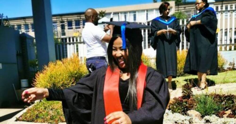Proud Lady Celebrates Graduating After 1st Uni Experience Went Wrong