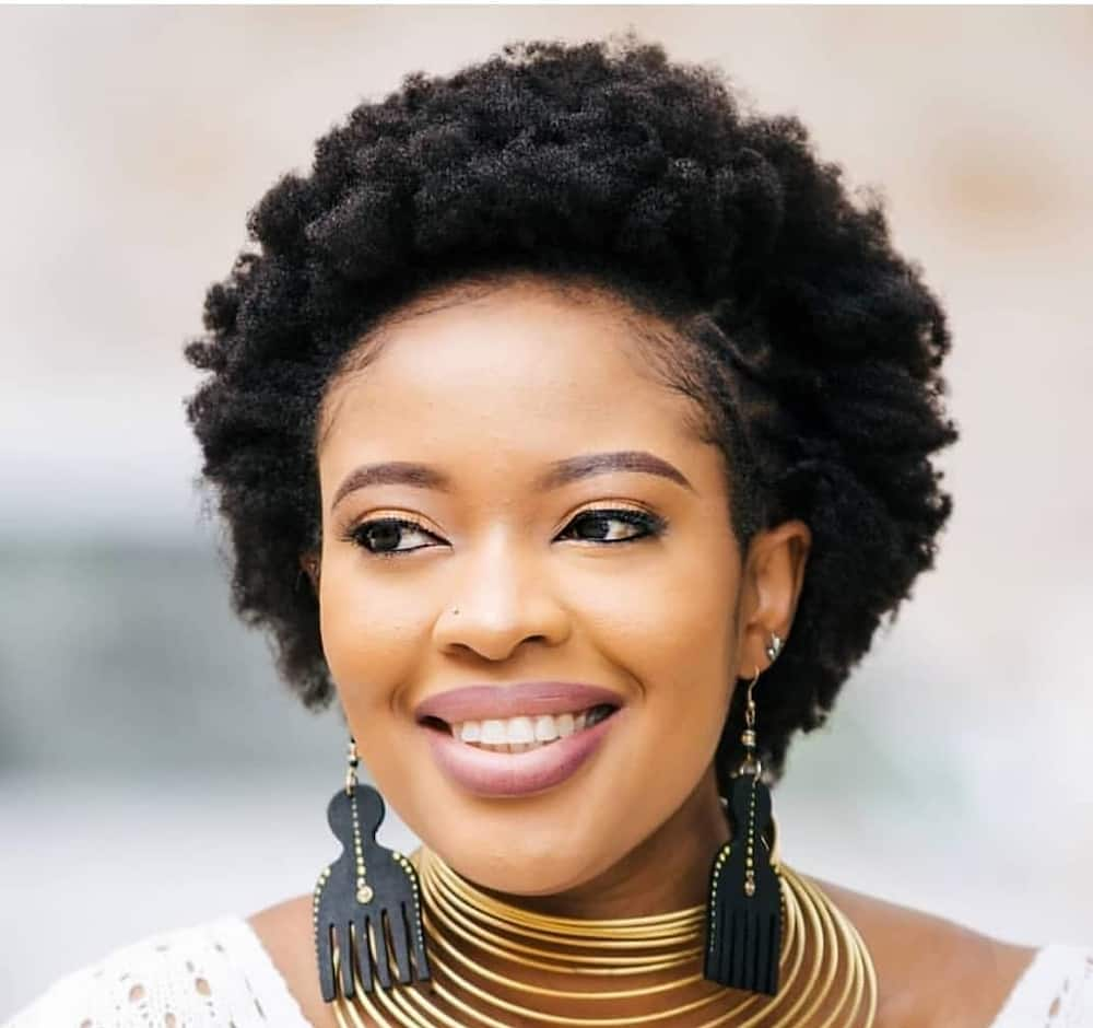 25 Cute short curly hairstyles for black women to try in 2020