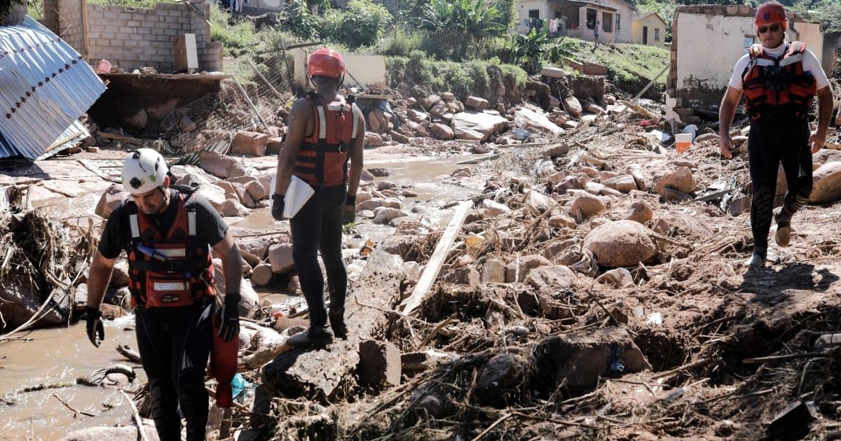 KZN Floods: 5 Out of 10 Missing Family Members Found in Inanda, Rescue ...