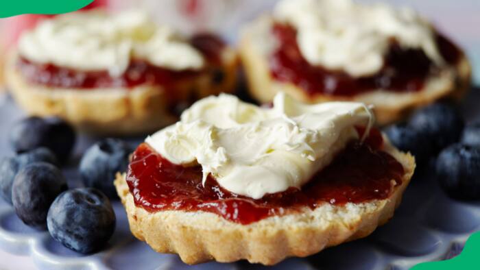 Best easy clotted cream recipe: How to make it at home?