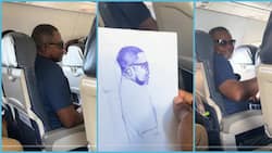 Talented artist draws passenger aboard a plane, reaction evokes joy