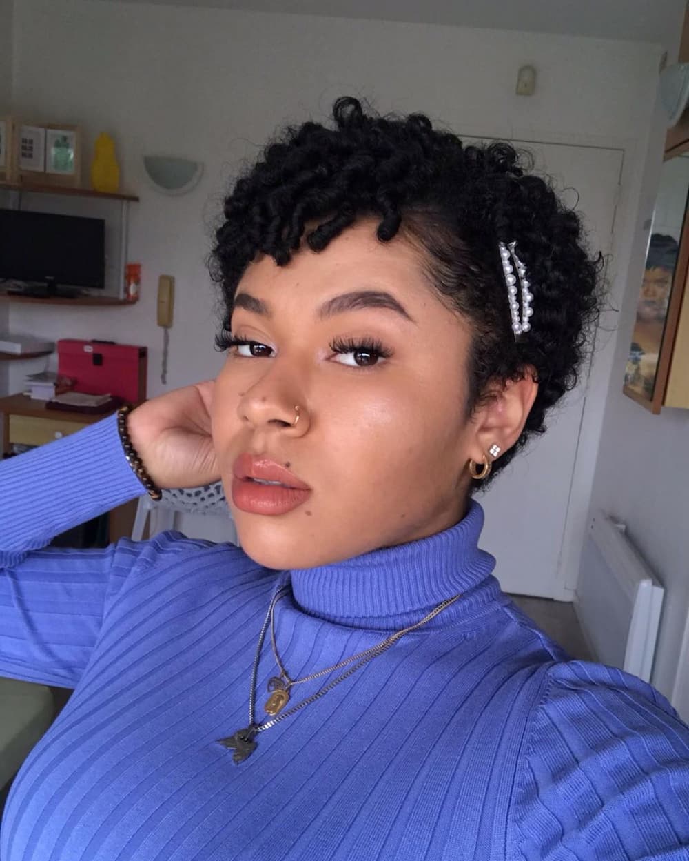 25 Cute short curly hairstyles for black women to try in 2020 - Briefly ...