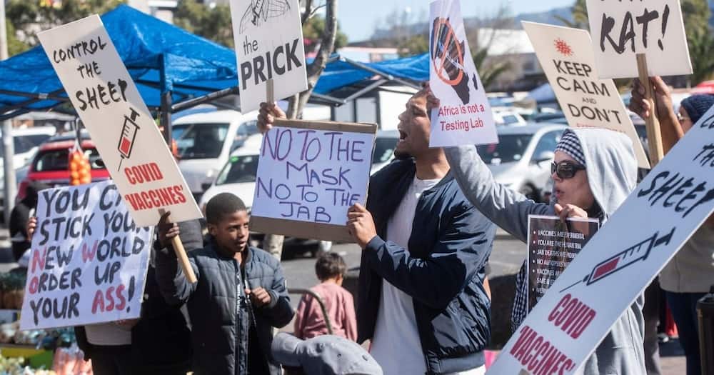 Anti-vax, protest, scuffle, riot police, two arrested, Cape Town