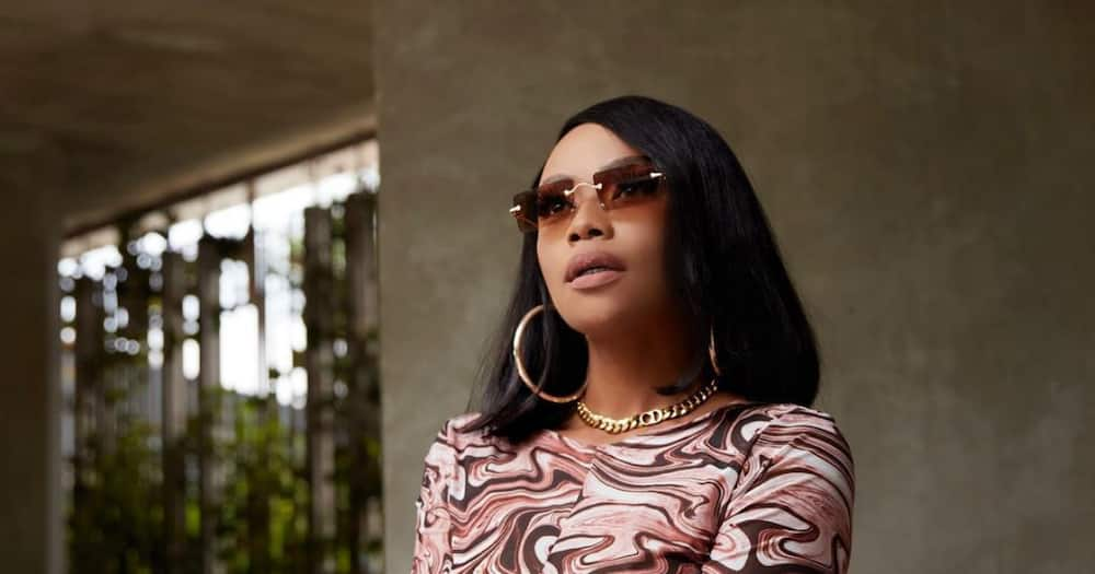 "See my mom, my queen": Bonang celebrates mom graduating from university