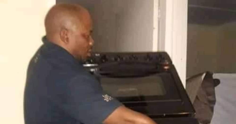Mara Jolang: Angry Man Carries Stove He Bought Away From Cheating Wife