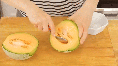 How to cut a cantaloupe fruit