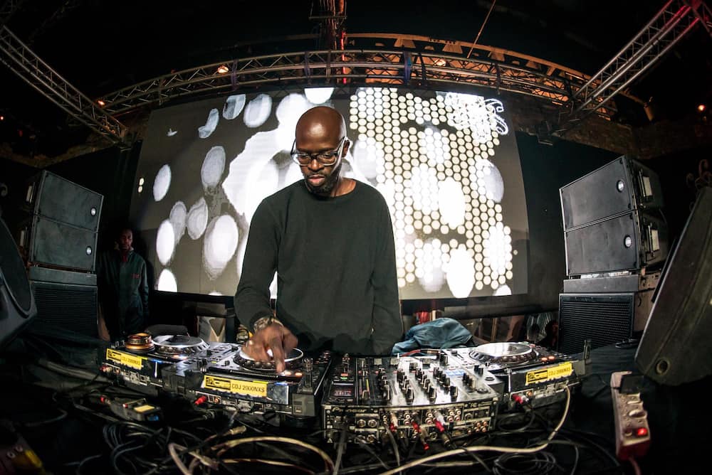 Weekly wrap: Black Coffee flashes new whip, lady impresses with land