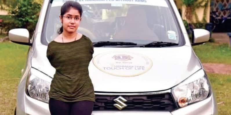Brave woman born without hands uses her feet to drive like a pro