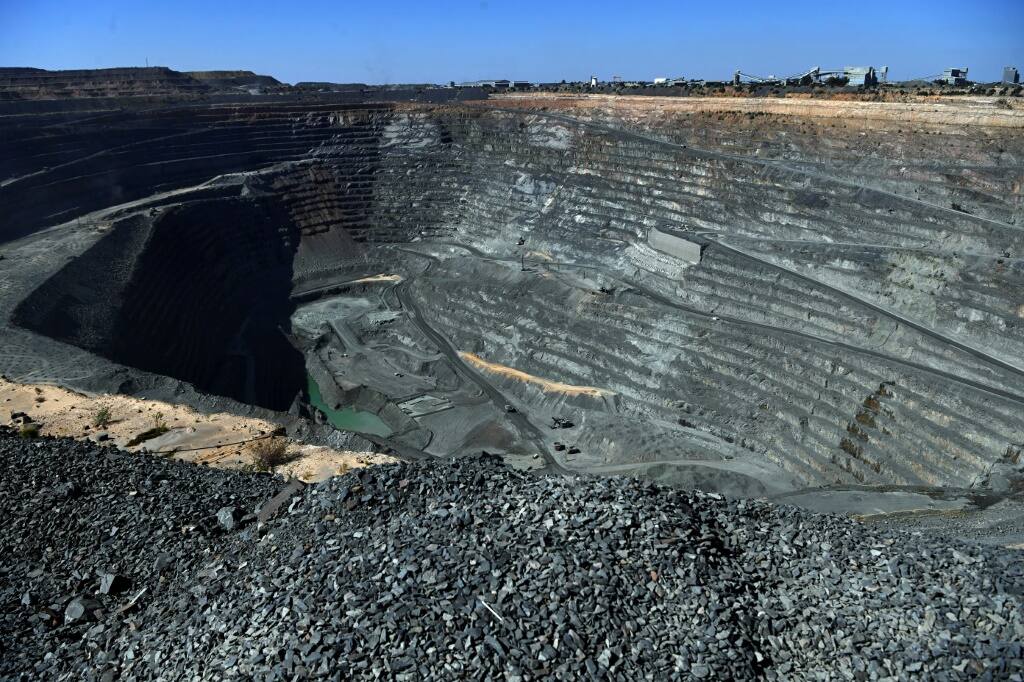 Botswana, De Beers approve $1 bn deal in world's top diamond mine ...