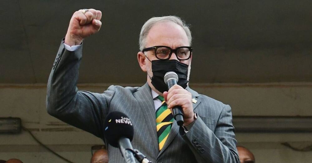 Carl Niehaus Continues to Protest Against Zuma's Arrest, Despite Charges Against Him