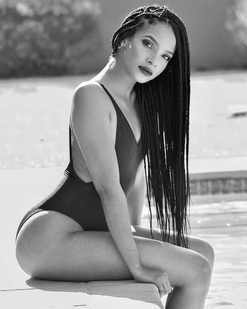 Liesl Laurie biography: age, full names, ex boyfriend, new boyfriend, parents, tattoo and stunning pictures