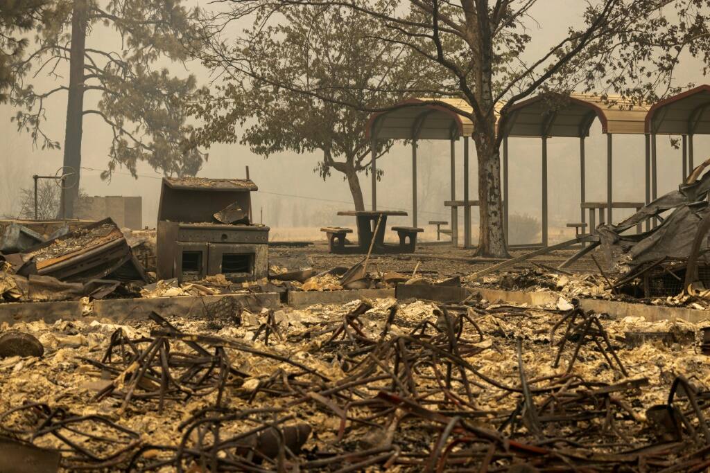 Firefighters Race To Protect California Town Threatened By Wildfire   7ea996bcc9a4022e 