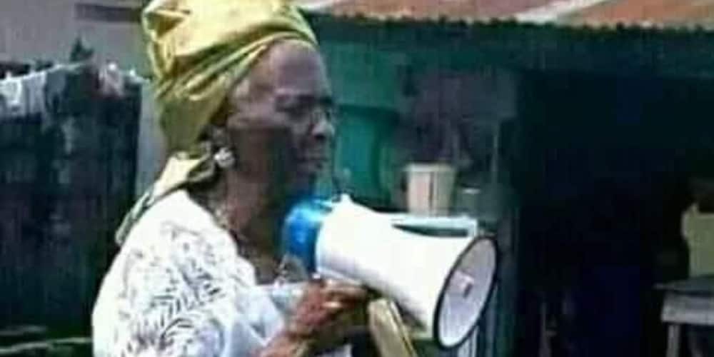 Photo of 93-year-old Woman Preaching the Gospel Generates Massive Reaction on Social Media