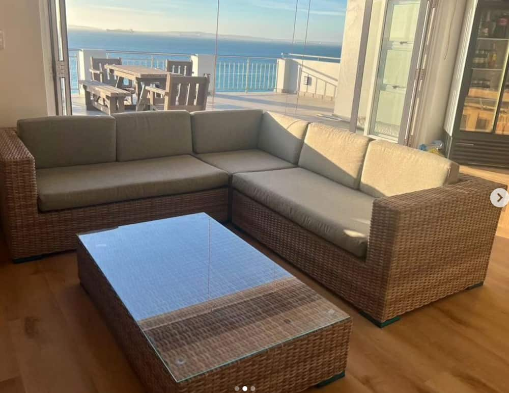 Eben Etzebeth Flexes New Furniture, Gives SA Glimpse Into the Home He ...