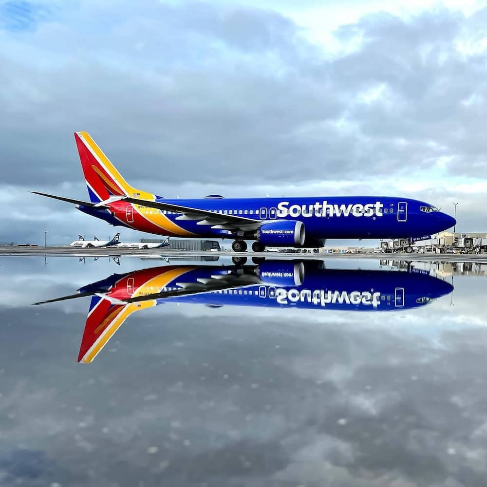 What is the average flight attendant salary for Southwest Airlines?