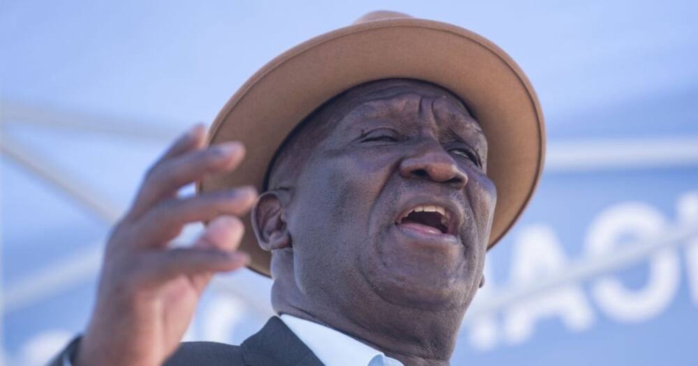 Bheki Cele, Police Minister, Covid-19, coronavirus, New Year's eve, curfew, South Africa, President Ramaphosa, Cyril Ramaphosa