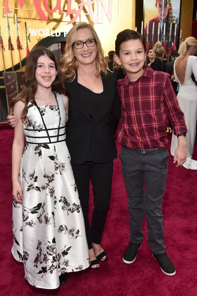 When did Angela Kinsey have her daughter?