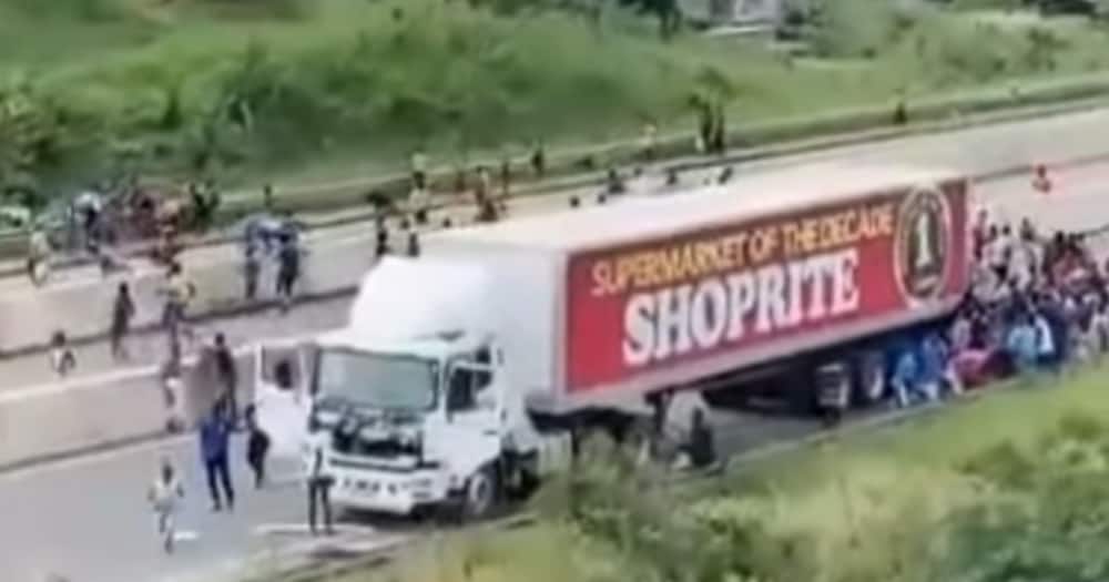Shoprite truck looted, Durban, KZN, floods, gunshots, Durban metro police