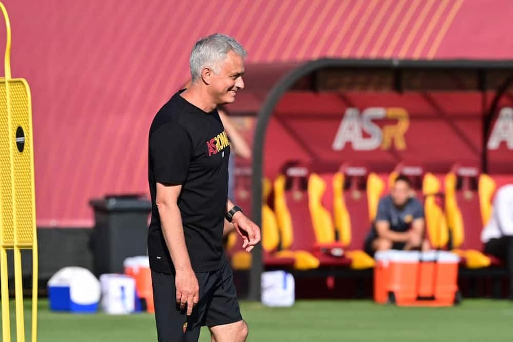 Jose Mourinho trains Roma players using incredible drone technology