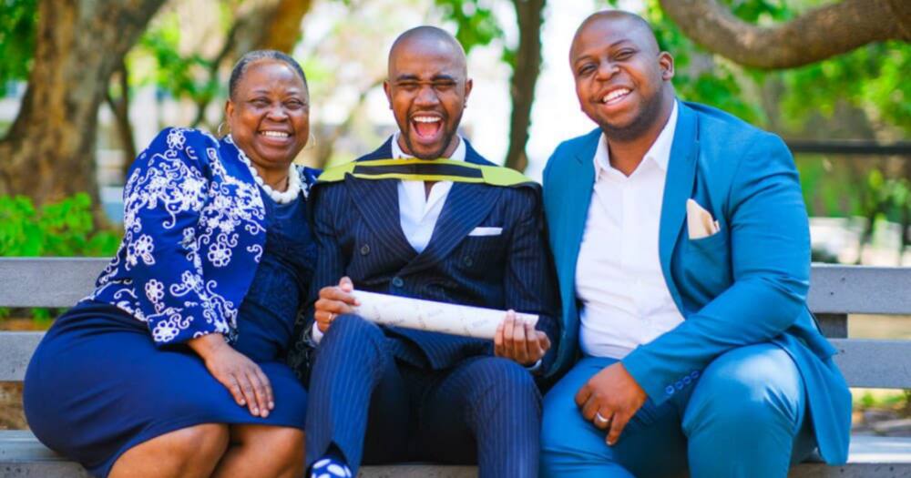 Man, Graduate, Mom, Makes, Proud, Social media reactions