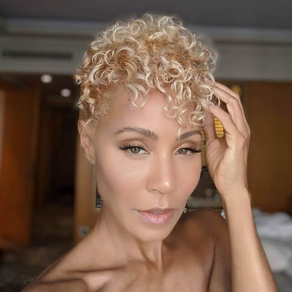 25 Cute short curly hairstyles for black women to try in 2020 