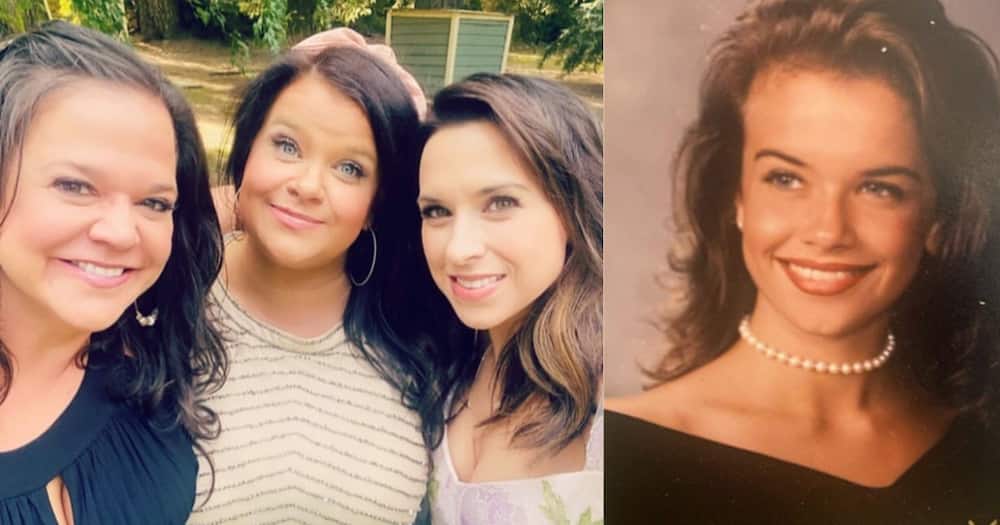 How did Lacey Chabert's sister die?