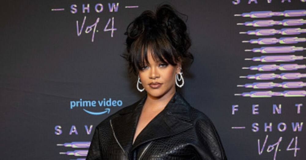 Rihanna's goofy behaviour at the Oscars went viral.