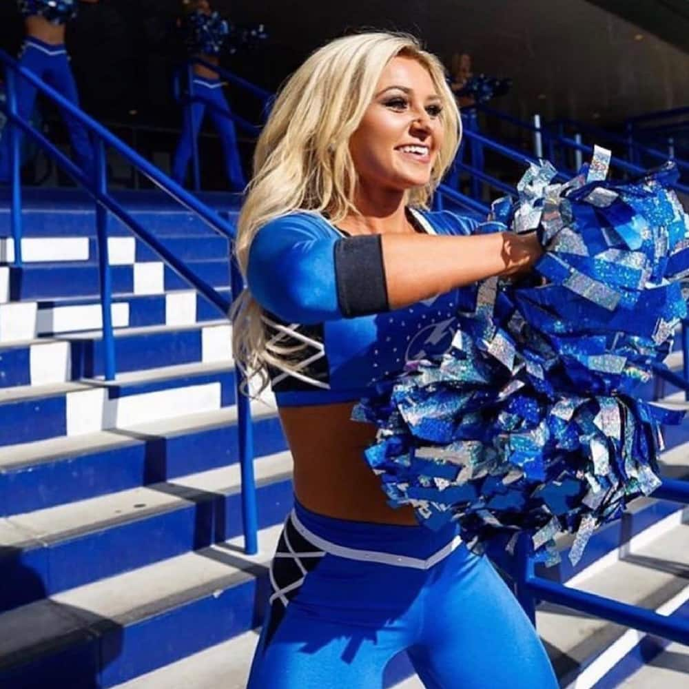 Top 20 hottest NFL cheerleaders in 2021: How much does she get paid? 