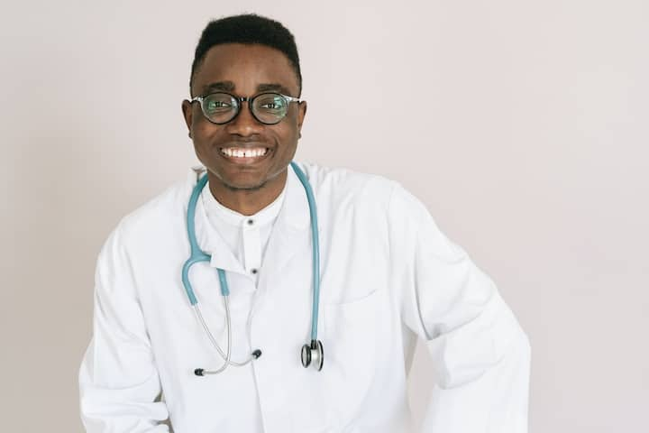 how-much-do-doctors-earn-in-south-africa-list-of-highest-paid-doctors