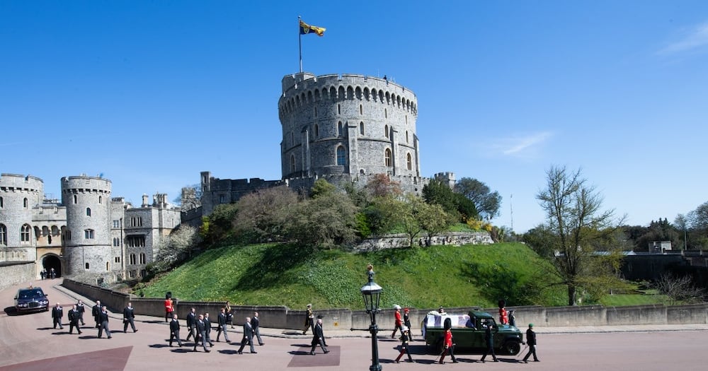 Two Arrested after Intruders Scale Wall at Queen Elizabeth II’s Windsor Estate