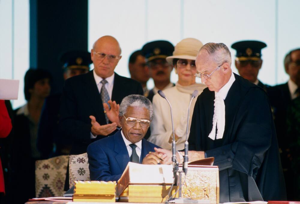 Nelson Mandela: 5 Powerful Photos of the Day Madiba Was Sworn in as South Africa’s President