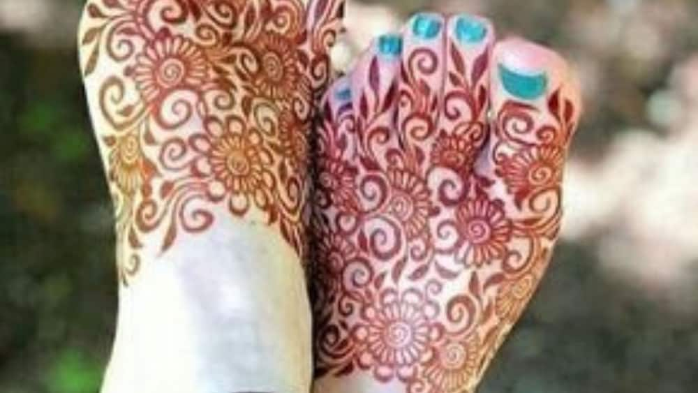 Henna design