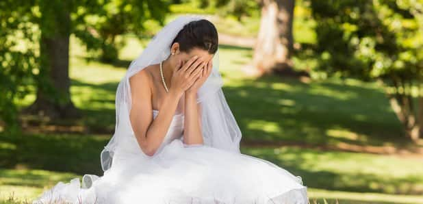 Bride reads cheating fiance's steamy affair texts instead of her vows