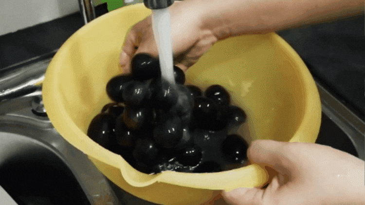 Rinsing grapes with running water