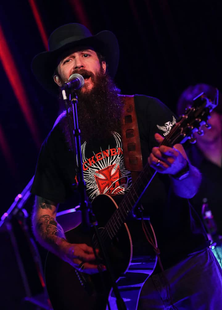 Was outlaw country singer Cody Jinks in the military? Age, wife ...