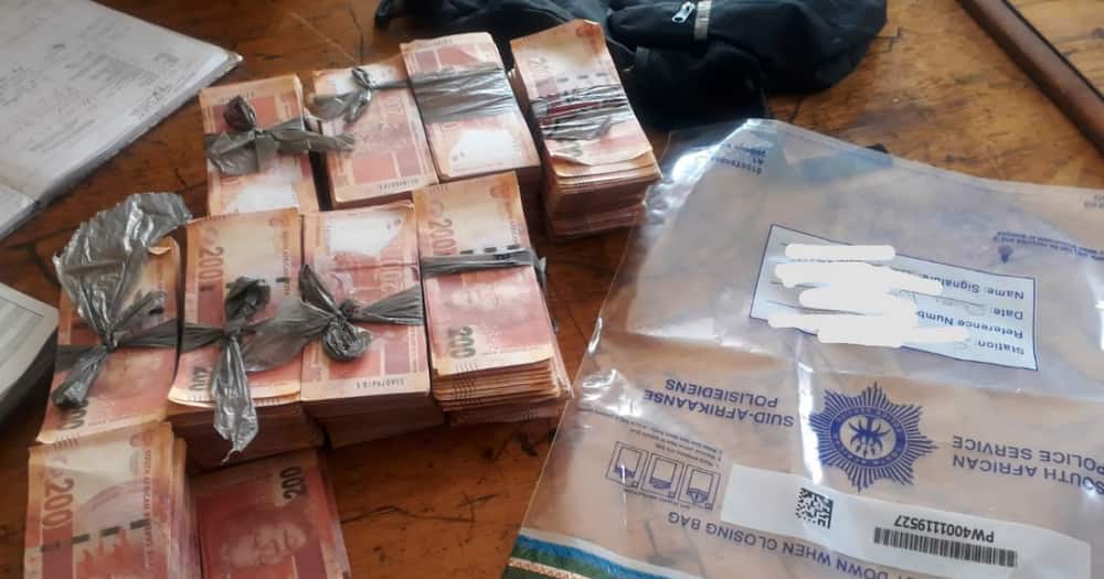 Cops, suspects, R1 million, counterfeit cash, crime, SAPS